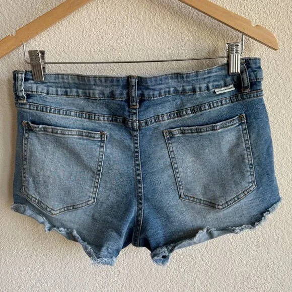 Buttoned Up Denim Shorts - Picture 4 of 8